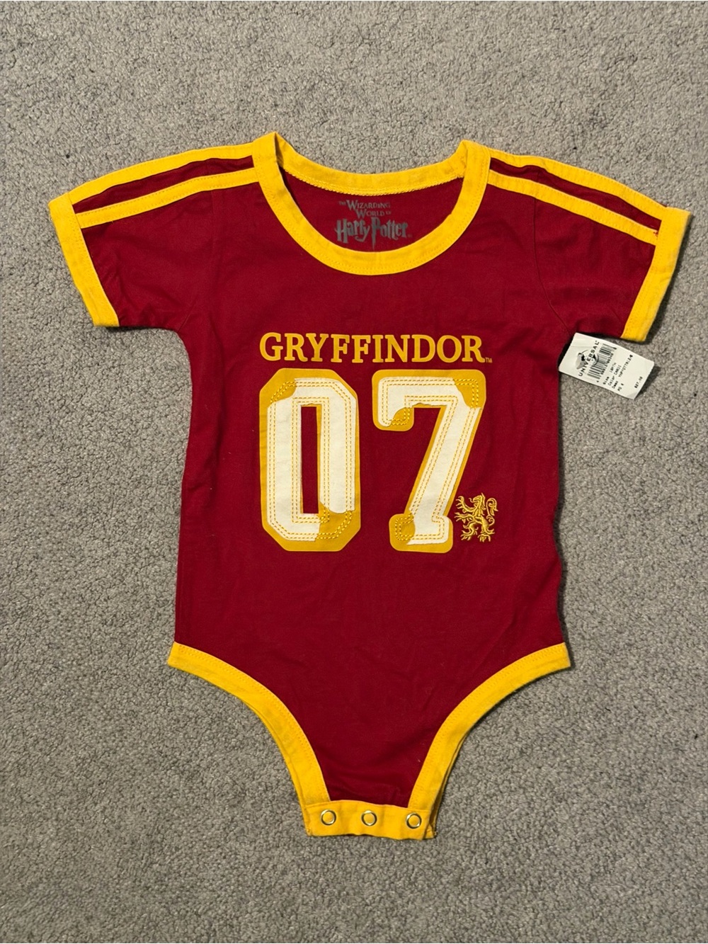 NWT Gryffindor Infant Bodysuit in Burgandy & Gold - 18months
